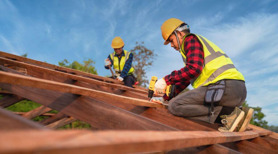Expert Emergency Roof Repairs services in Oilton, TX